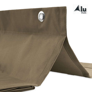 Detail van de vouw van een waterdicht harmonicadoek, taupe