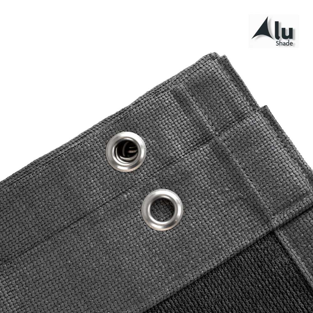 Detail van de ogen van een antraciet harmonicadoek