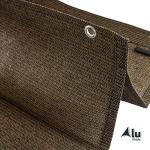 Detail van de vouw van een bruin harmonicadoek