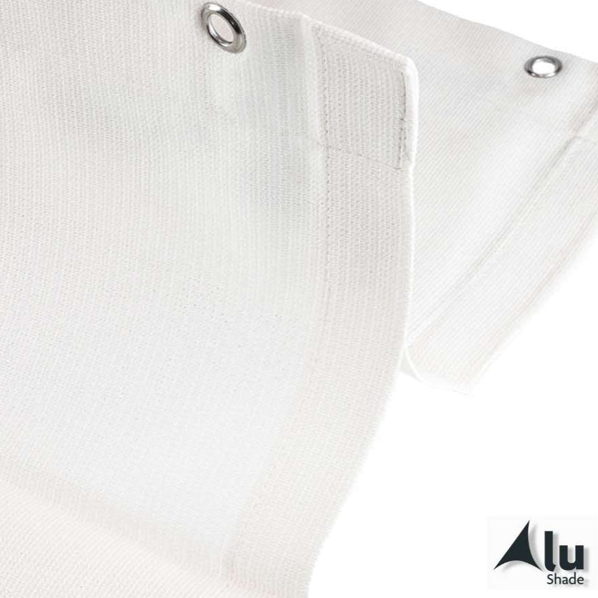 Detail van rand van een wit harmonicadoek