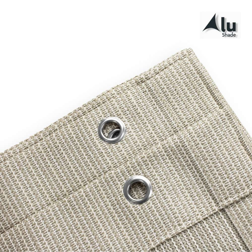 Detail van de ogen van een zand kleurig harmonicadoek