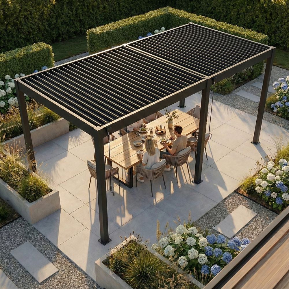 Lamellen overkapping van 3x6 meter in antraciet op een terras in een tuin