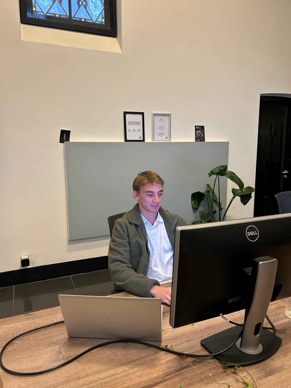 Eigenaar Michiel aan het werk