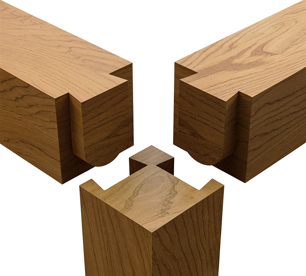 Verbinding van de houten palen van een pergola