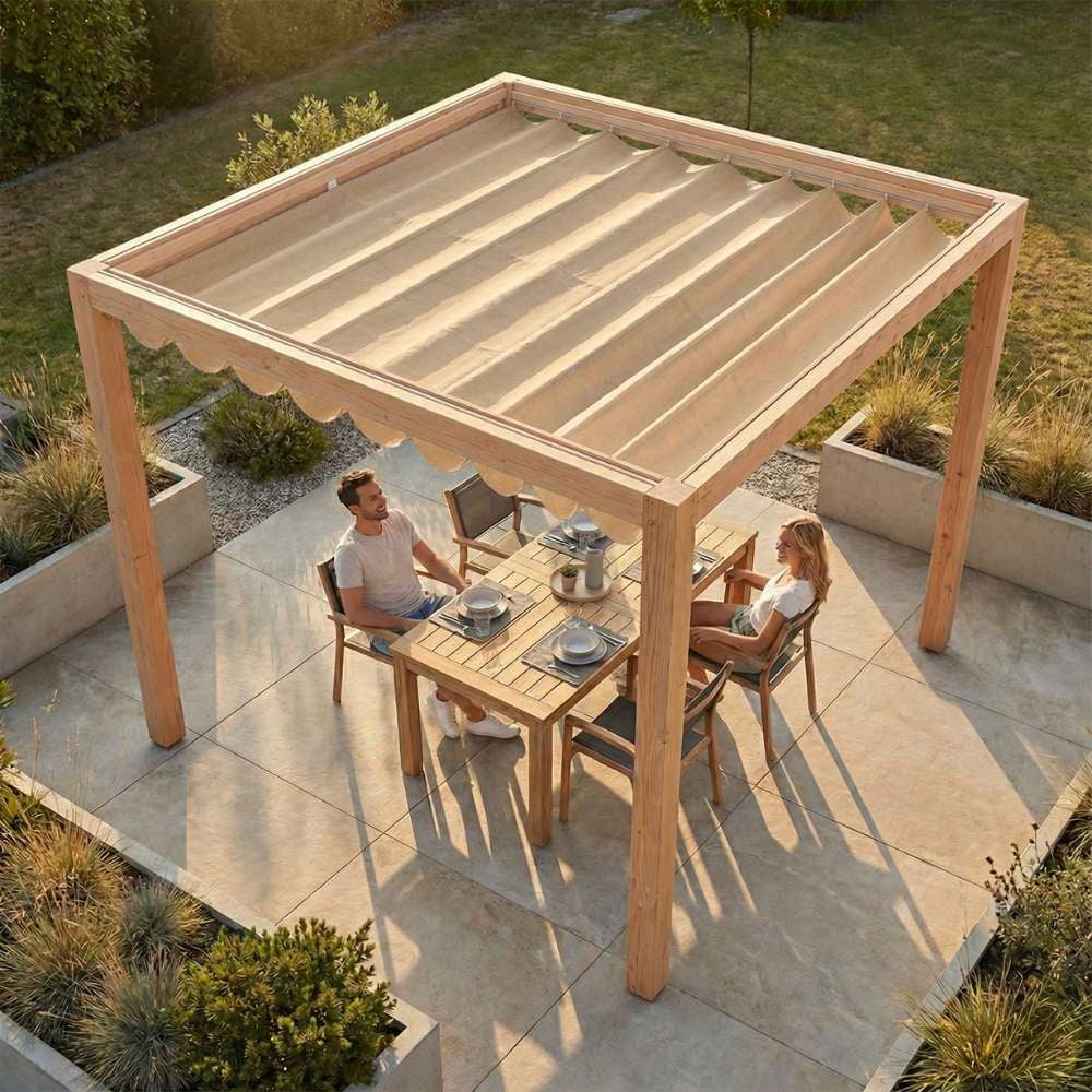 Houten pergola met zandkleurig harmonicadoek als zonwering in een moderne tuin