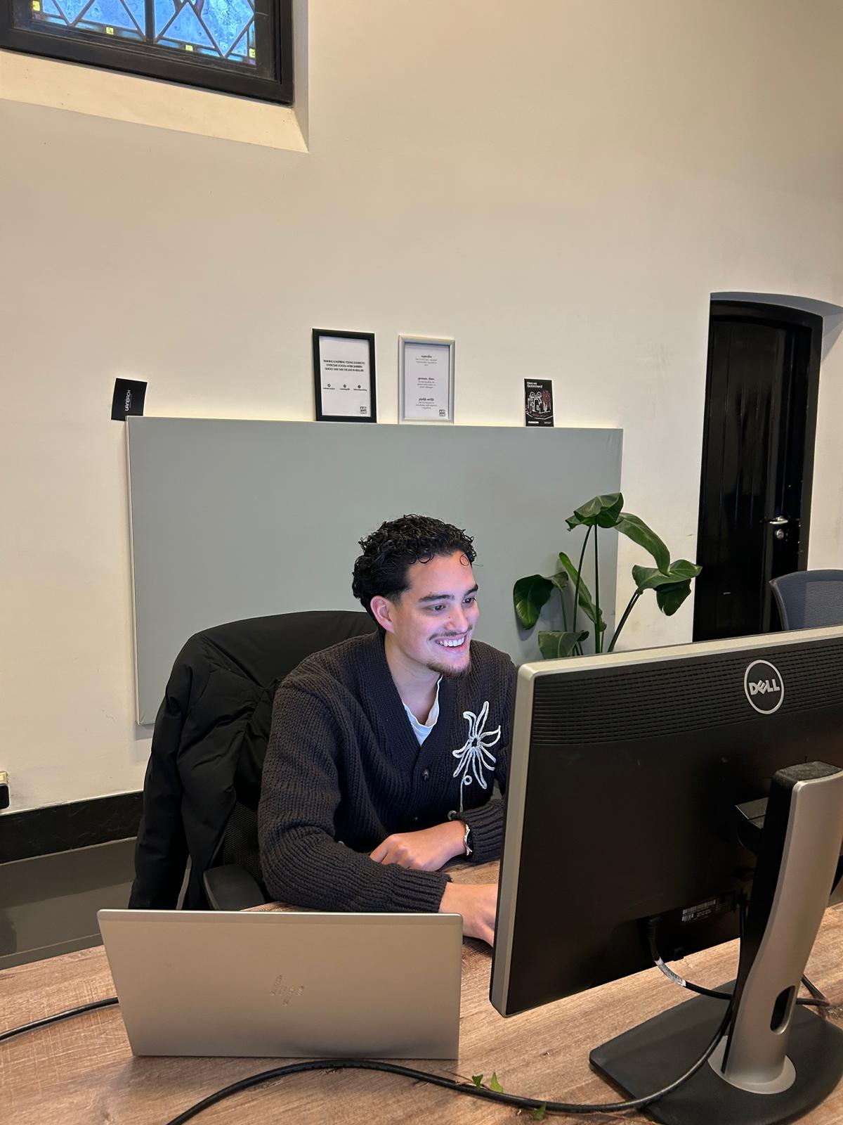 Eigenaar Raoul aan het werk