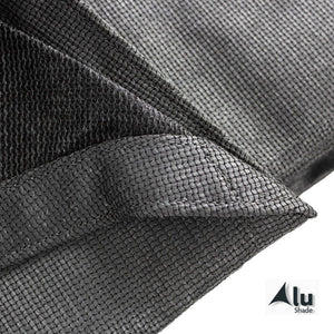 Detailfoto van het materiaal van een antraciet schaduwdoek