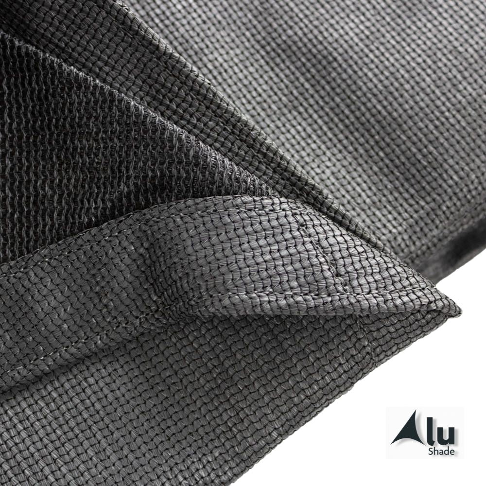 Detailfoto van het materiaal van een antraciet schaduwdoek