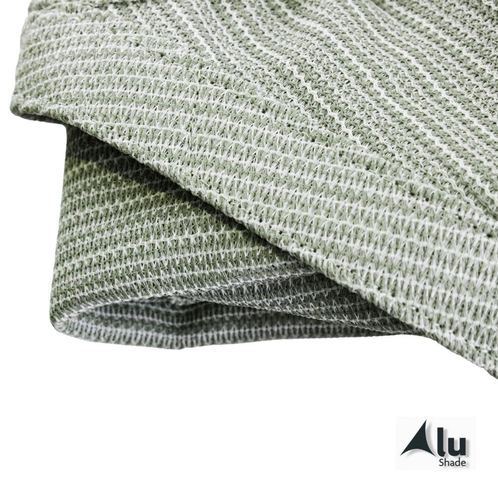 Detailfoto van het materiaal van een groen schaduwdoek