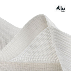 Detailfoto van het materiaal van een wit schaduwdoek