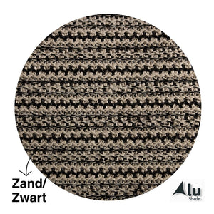 Detailfoto van het HDPE materiaal van een zand/zwart kleurig schaduwdoek