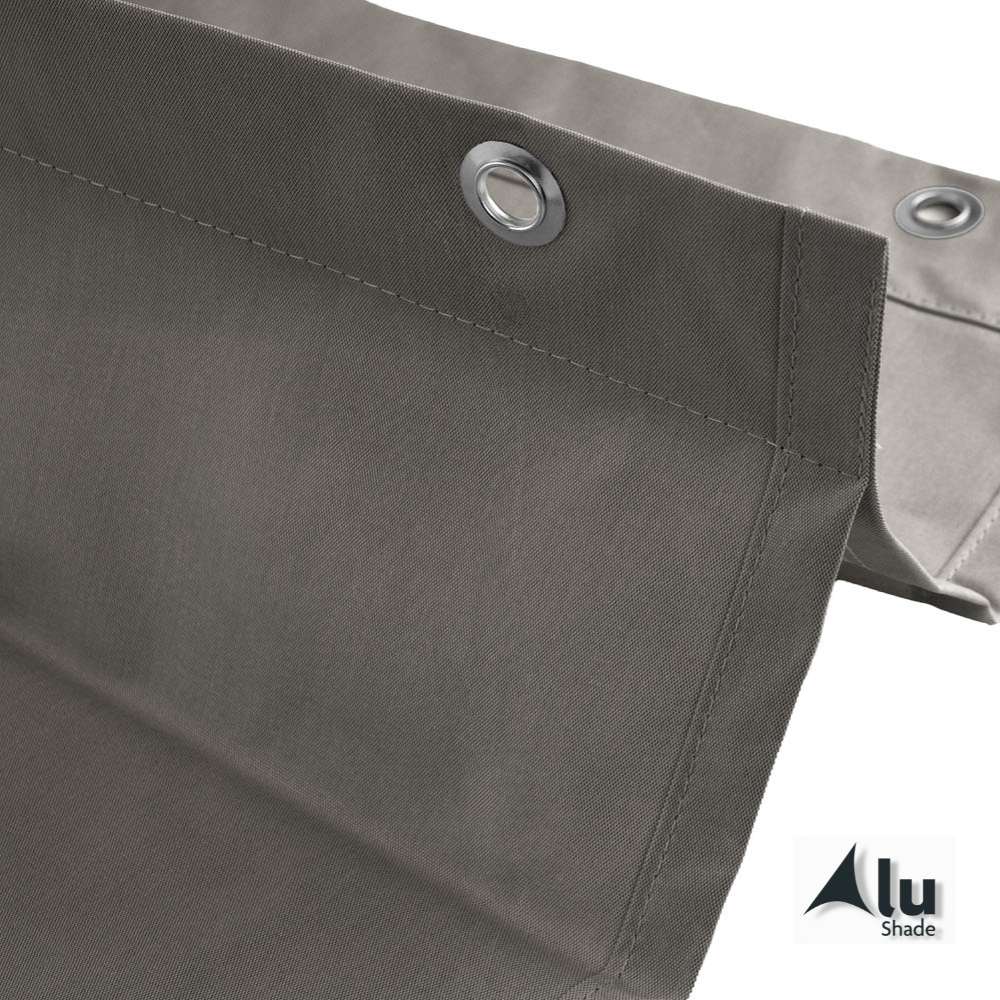 Detail van de vouw van een waterdicht harmonicadoek, grijs