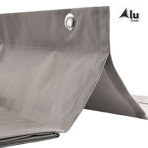 Detail van de vouw van een waterdicht harmonicadoek, grijs