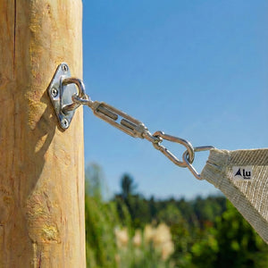 bevestiging van een schaduwdoek aan een paal